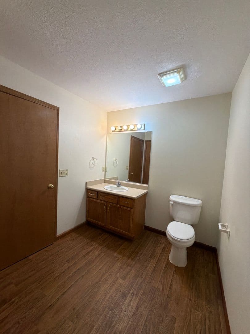 Nappanee Apartment: 218 Stonewall Court