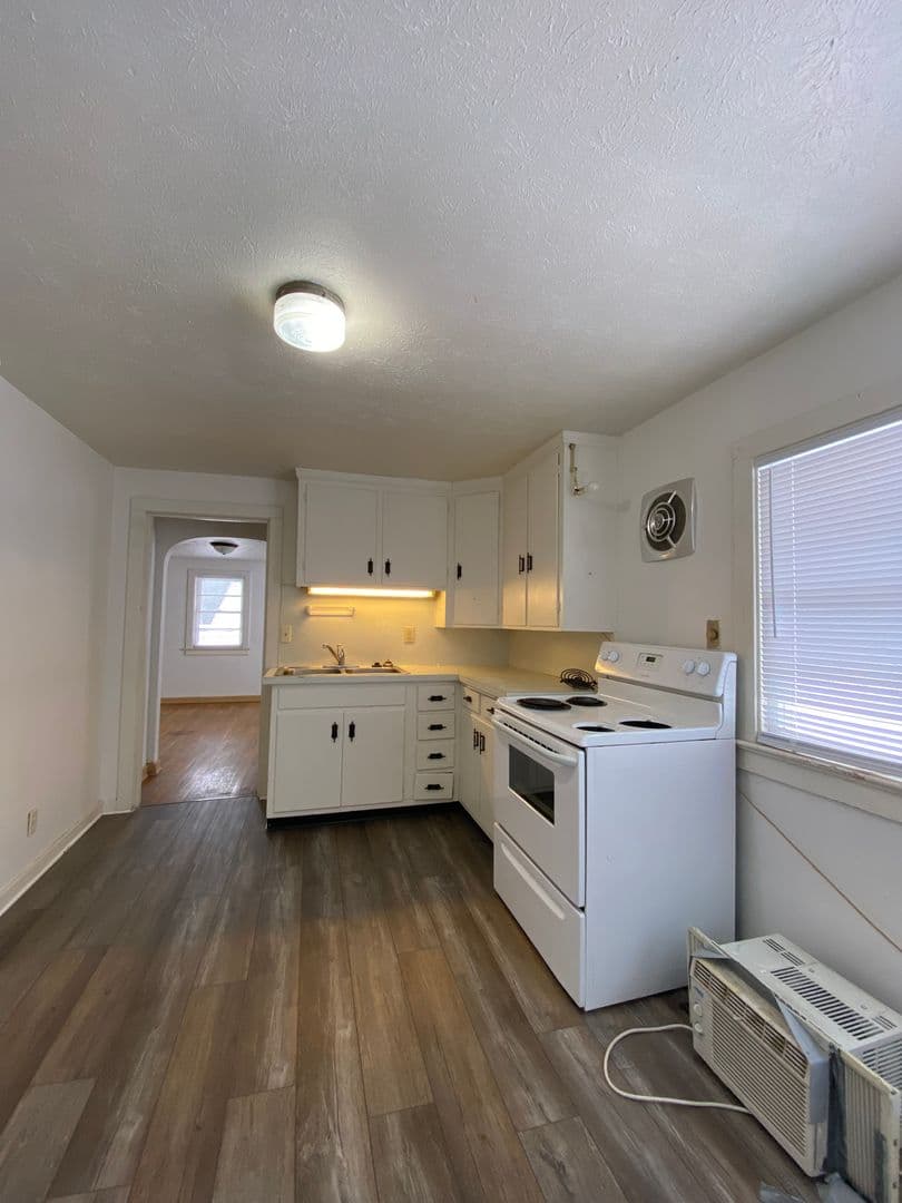 Warsaw Apartment: 748 N Lake St