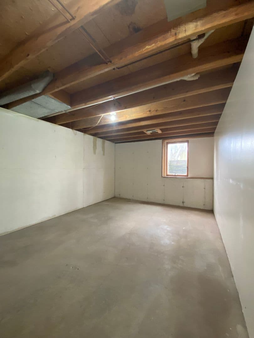 Goshen Apartment: 1007 Zollinger Rd