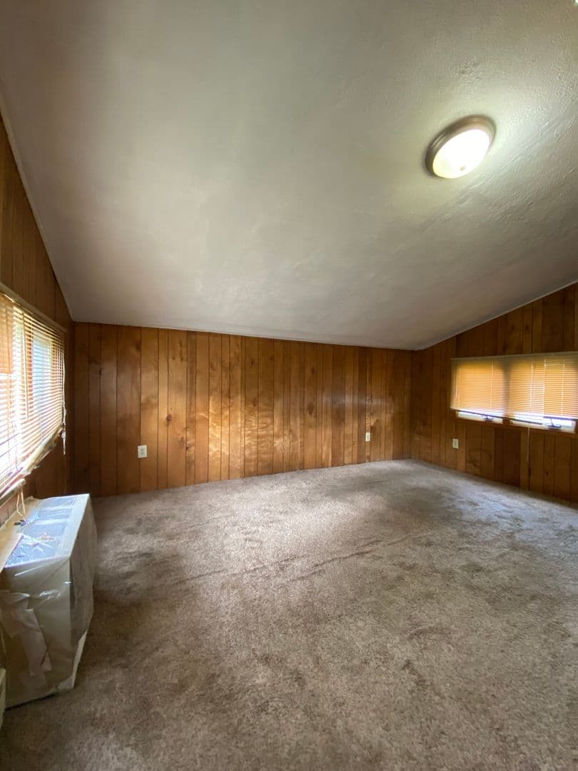 Goshen House: 615 W Wilkinson St