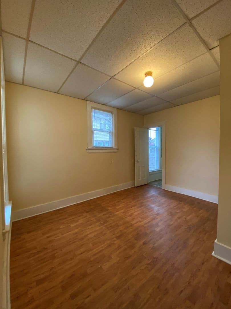 Goshen Apartment: 118 S. 6th Street