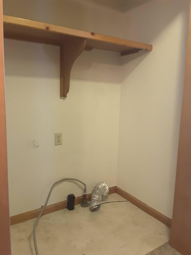 Nappanee Apartment: 214 Stonewall Court
