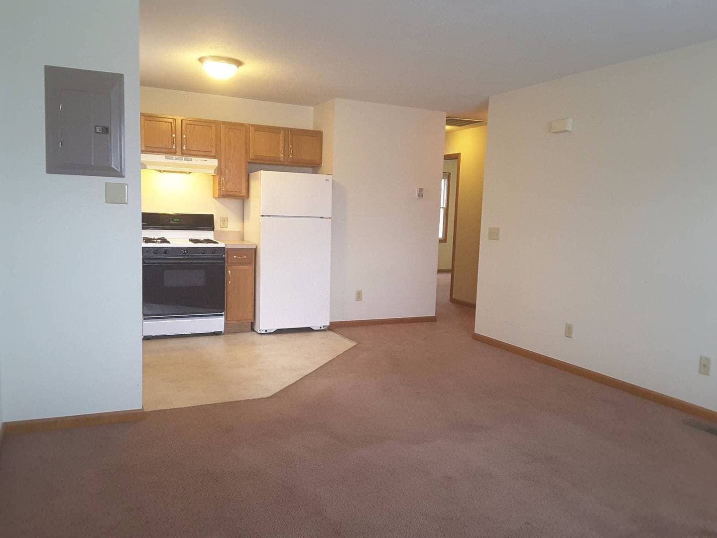 Nappanee Apartment: 215 Stonewall Court