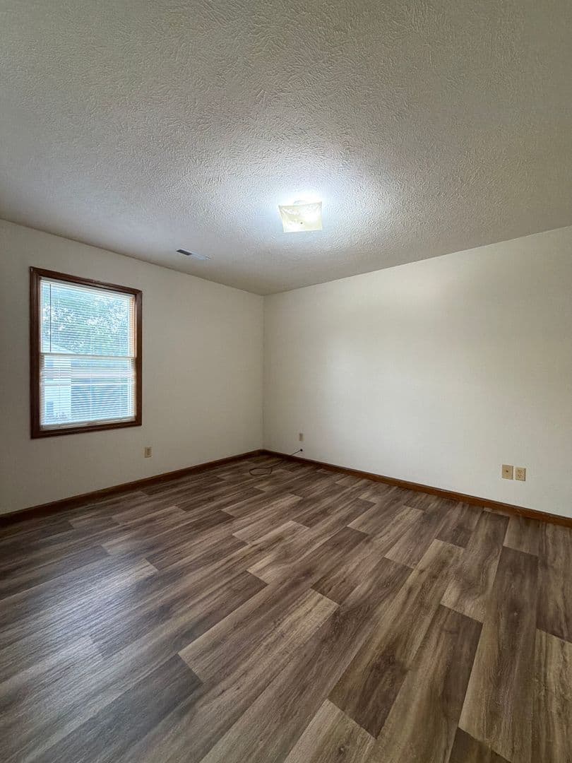 Nappanee Apartment: 213 Stonewall Court