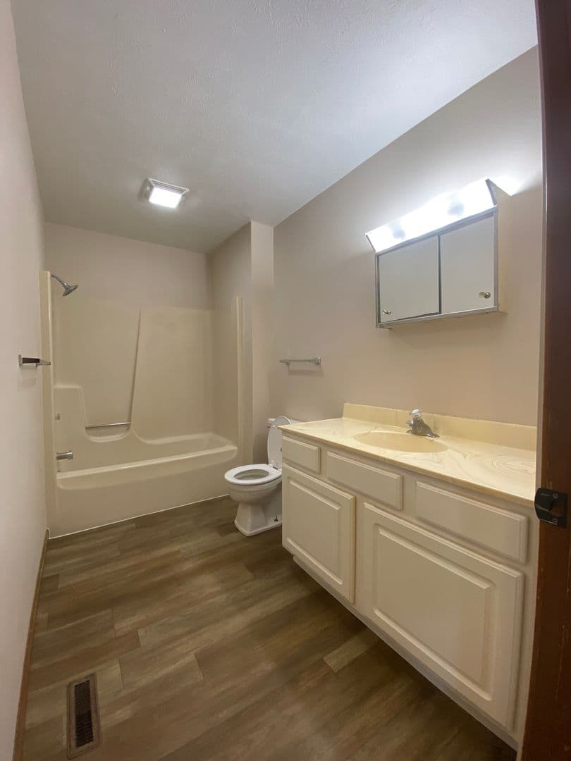 Goshen Apartment: 1007 Zollinger Rd