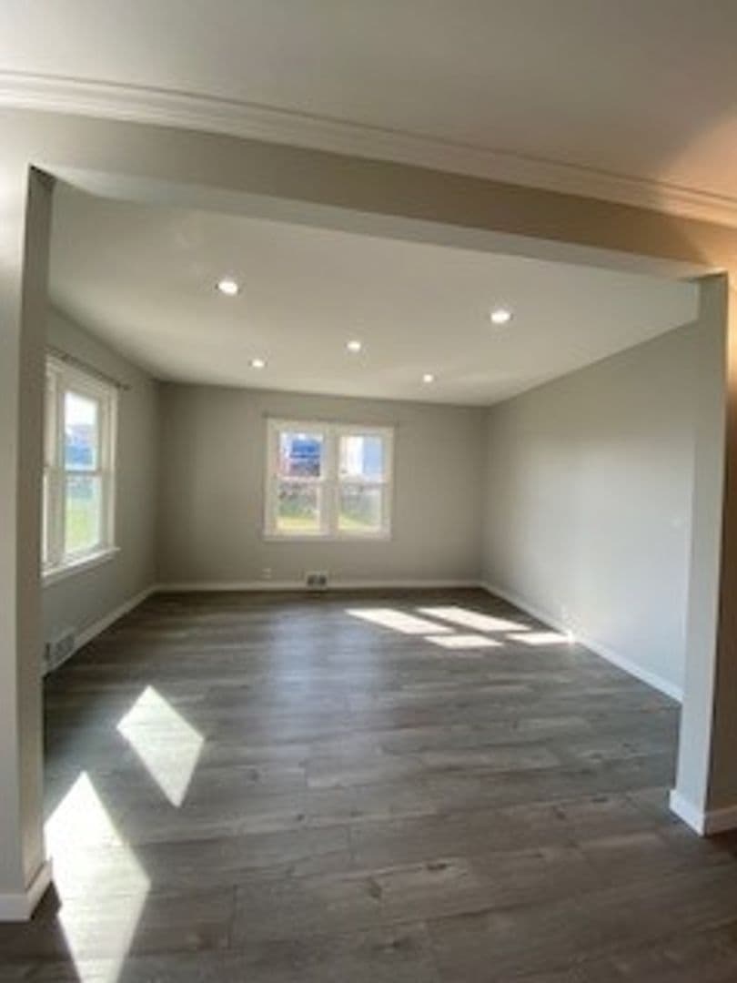 Middlebury House: 721 S Main
