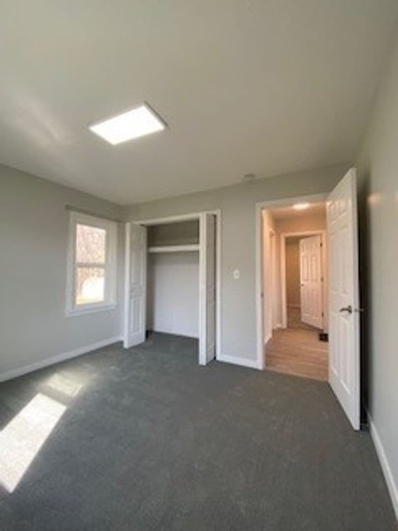 Middlebury House: 721 S Main
