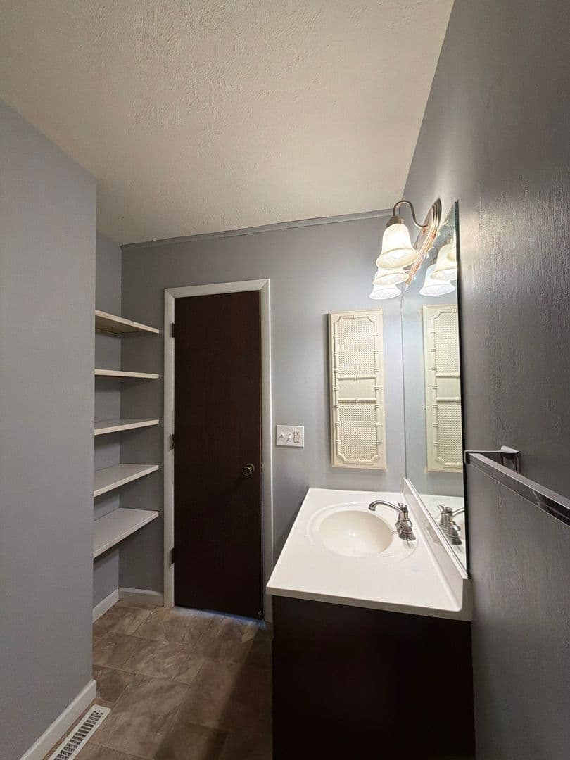 Elkhart Apartment: 1406 County Road 6 East