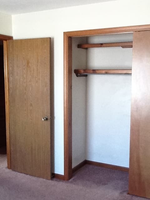 Nappanee Apartment: 205 Stonewall Court