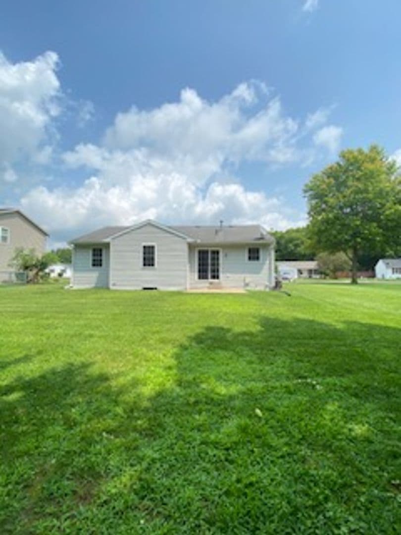Goshen House: 819 Colonial Manor