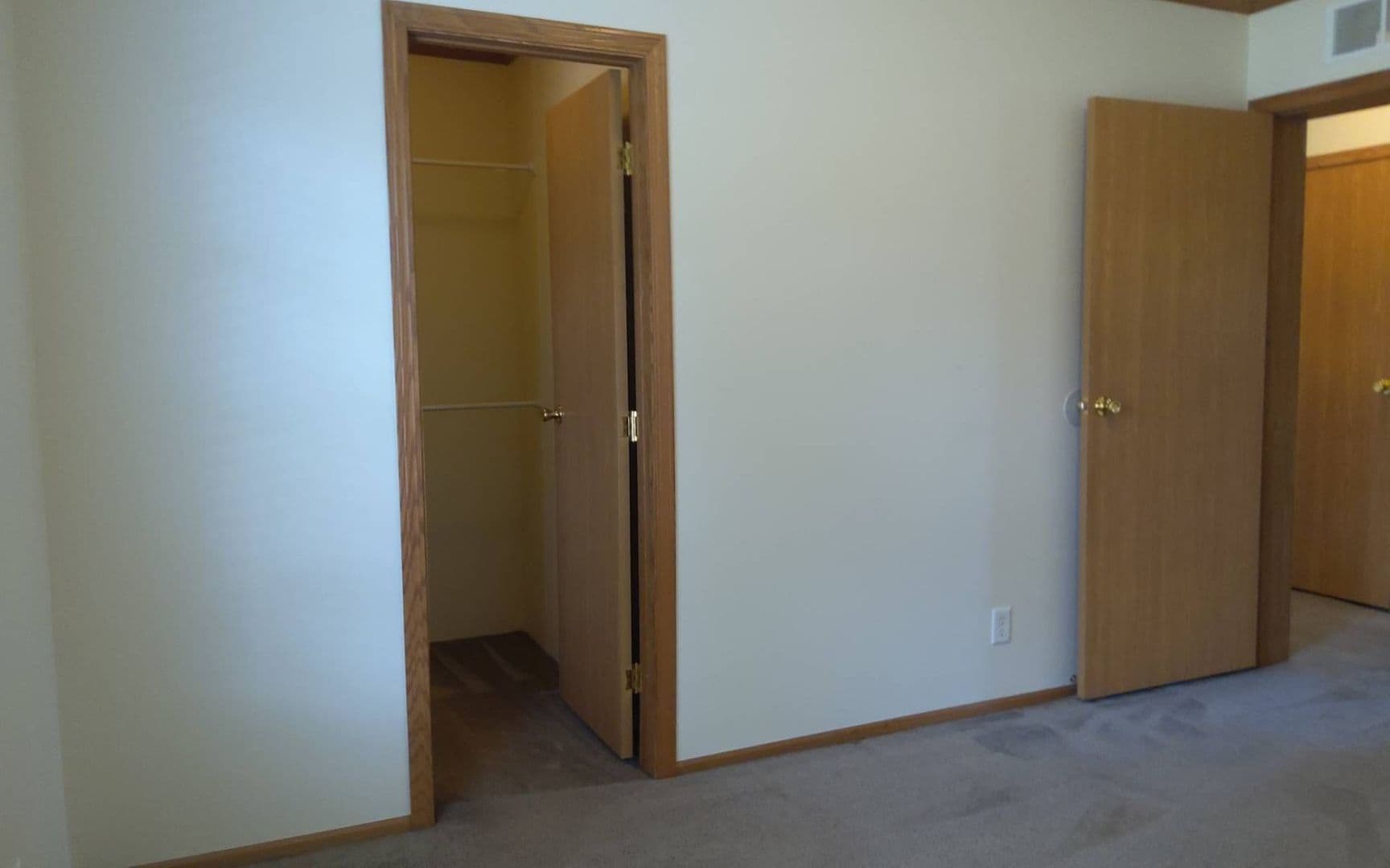 Goshen Apartment: 201 Olive St.