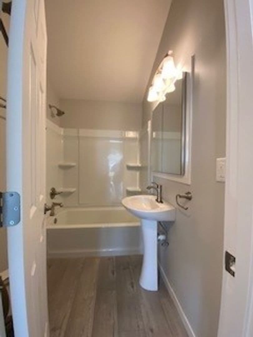 Middlebury House: 721 S Main