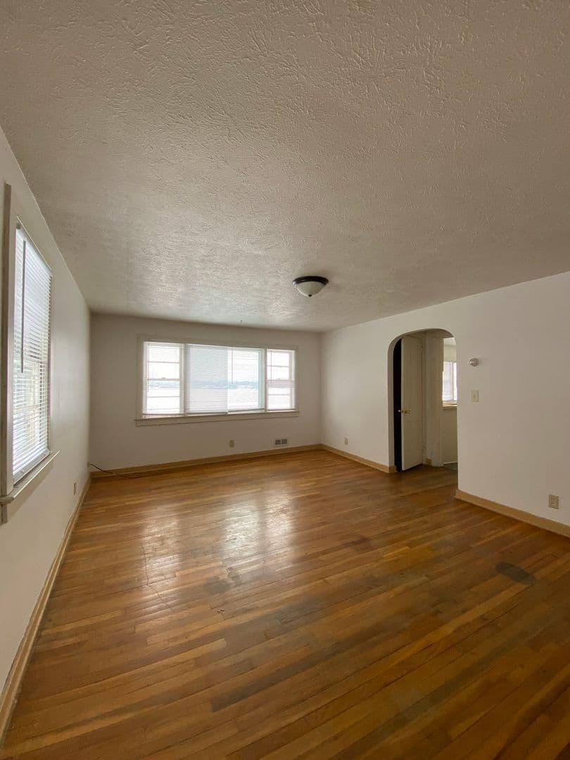 Warsaw Apartment: 748 N Lake St