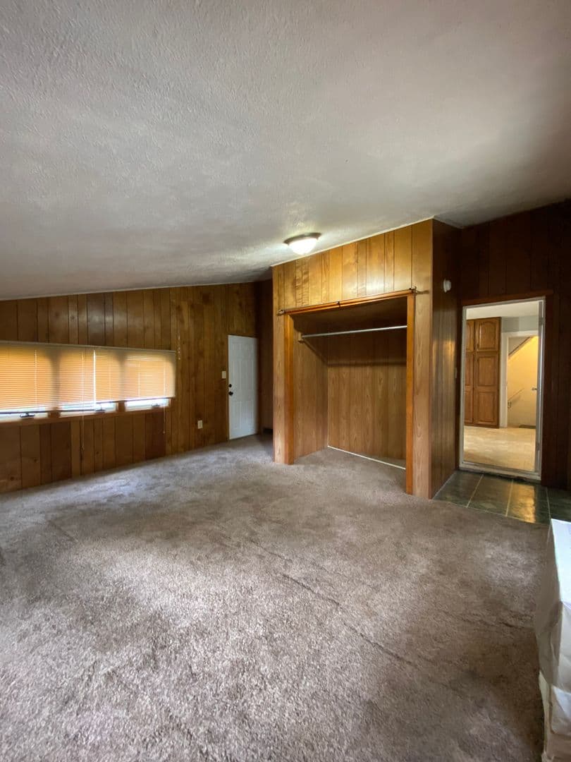 Goshen House: 615 W Wilkinson St