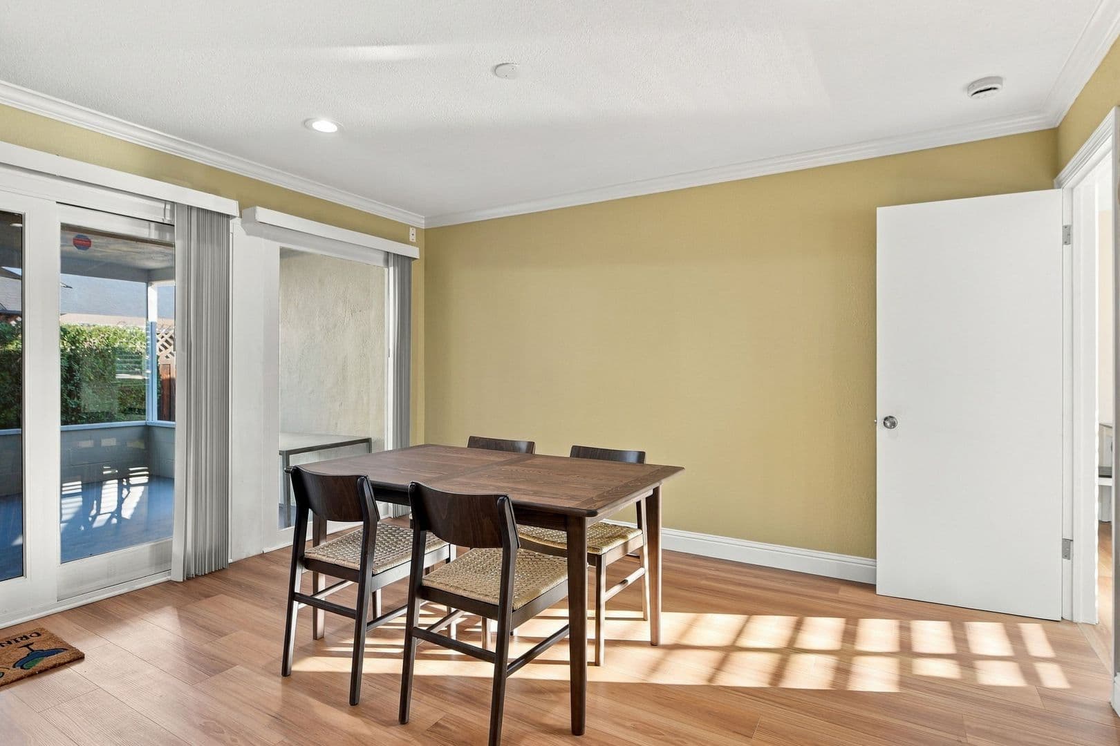 Sunnyvale House: 843 Azure St