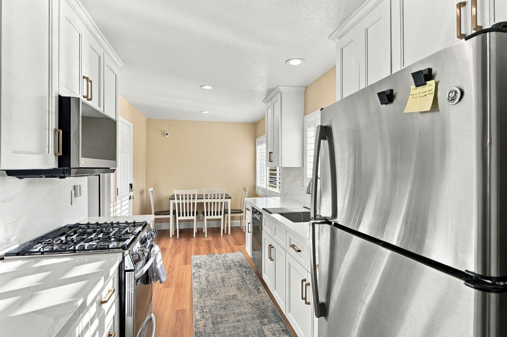 Sunnyvale House: 843 Azure St