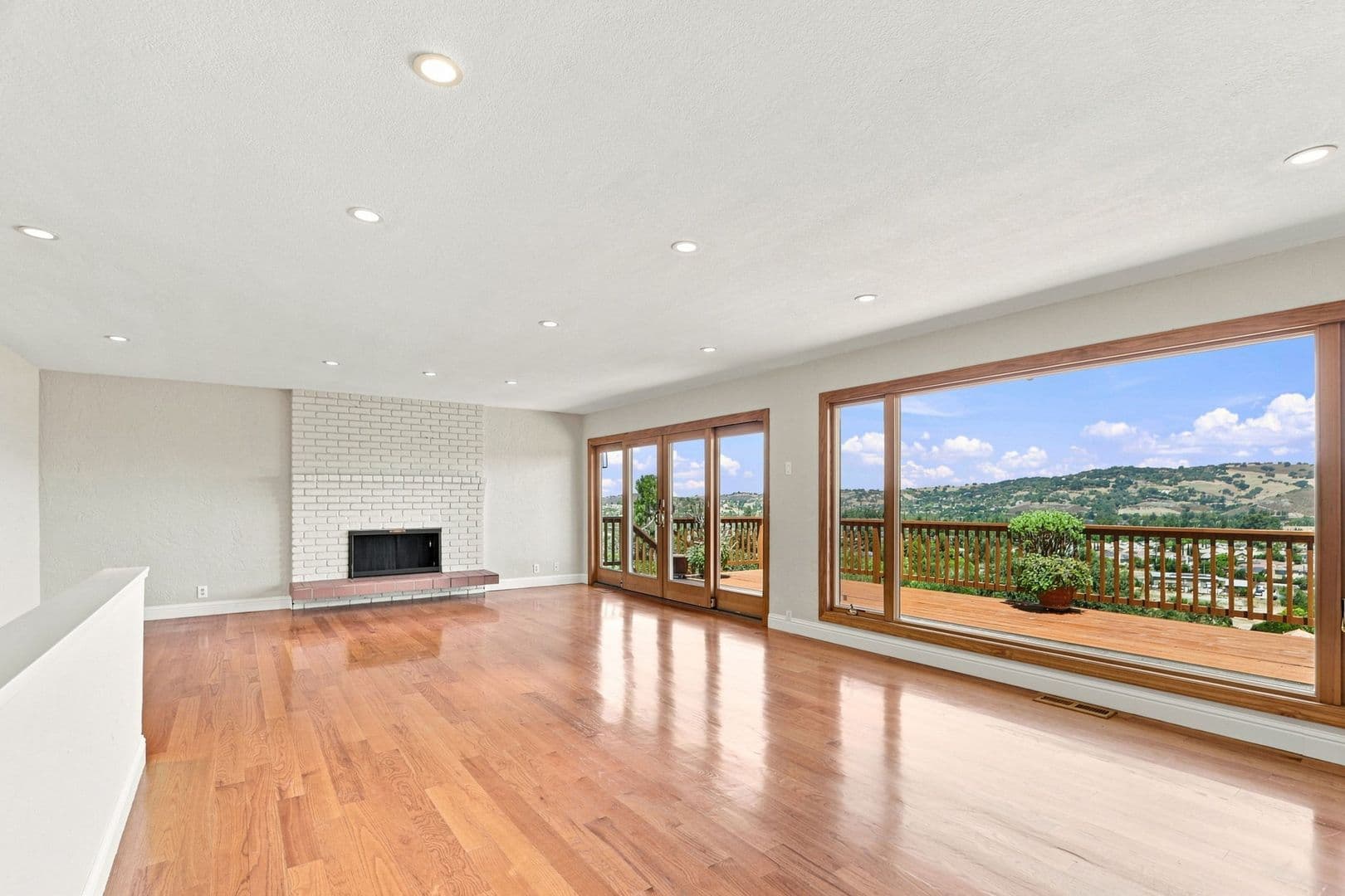 San Jose House: 19563 Almaden Rd