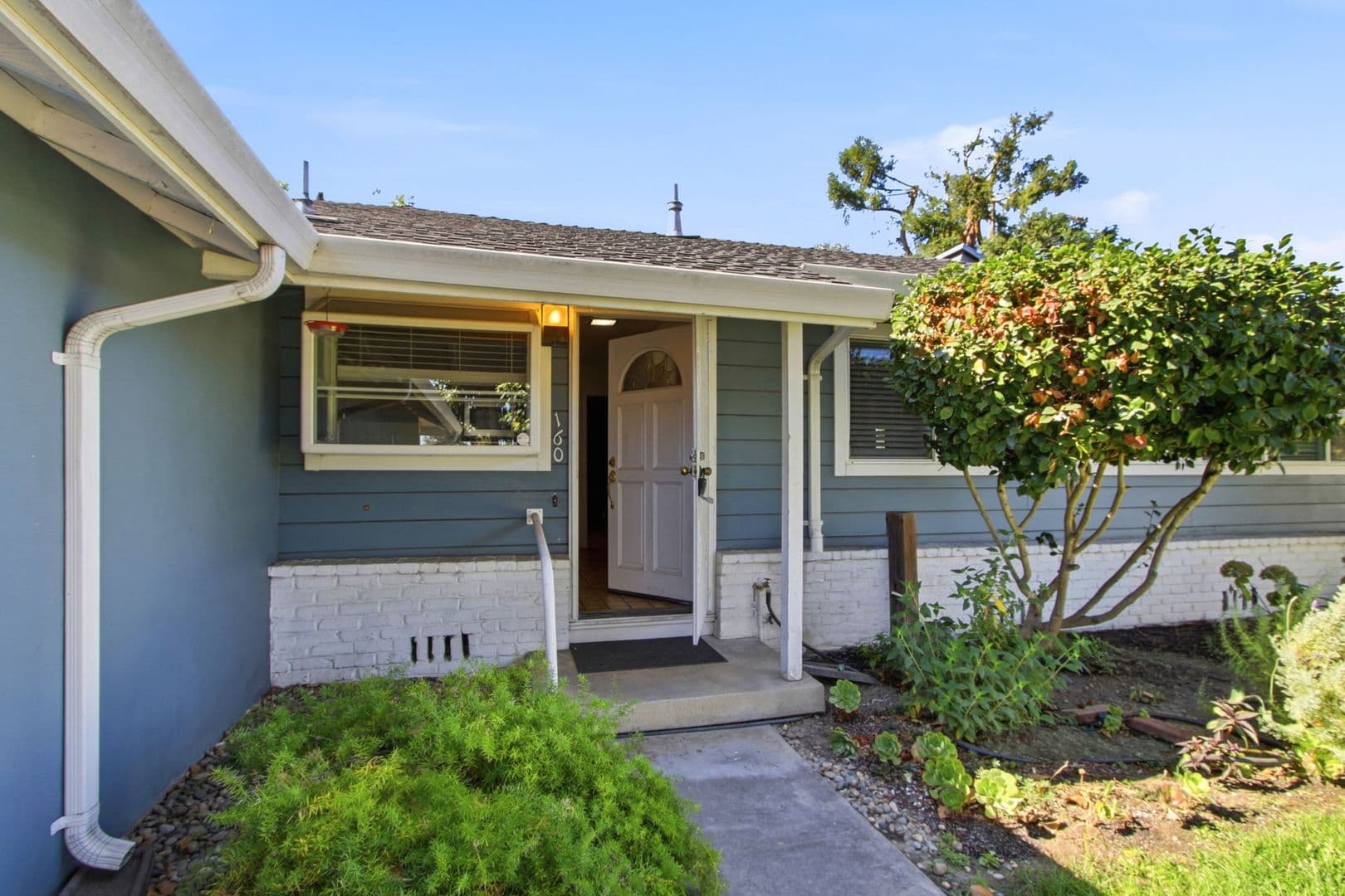 Santa Clara House: 160 Kit Carson Ct