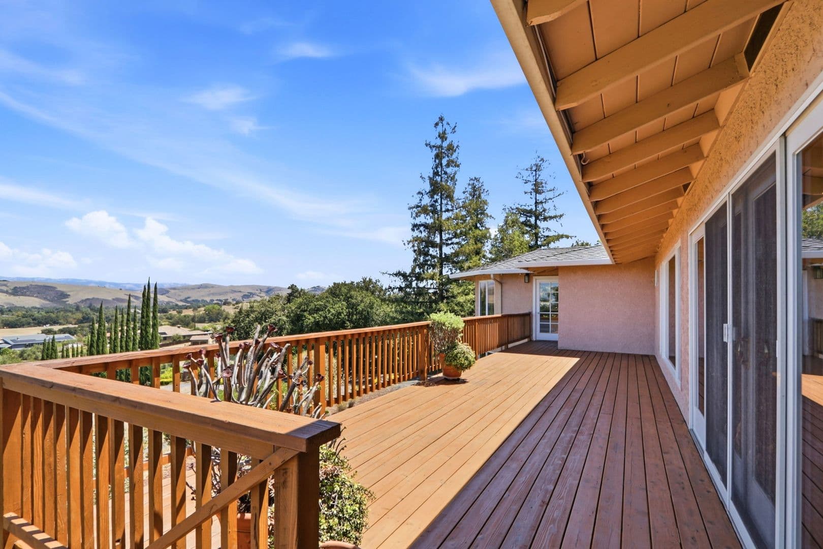 San Jose House: 19563 Almaden Rd