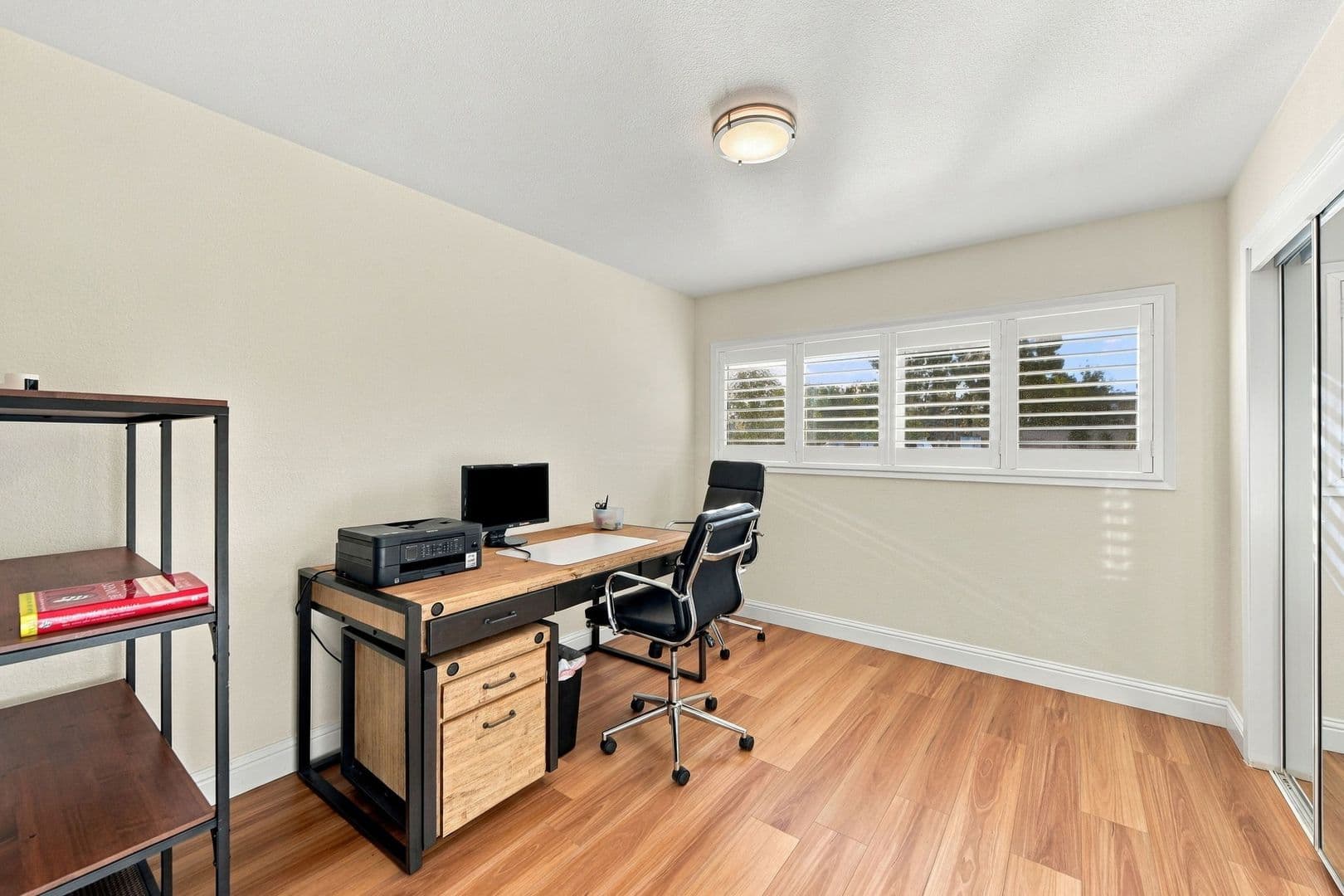 Sunnyvale House: 843 Azure St