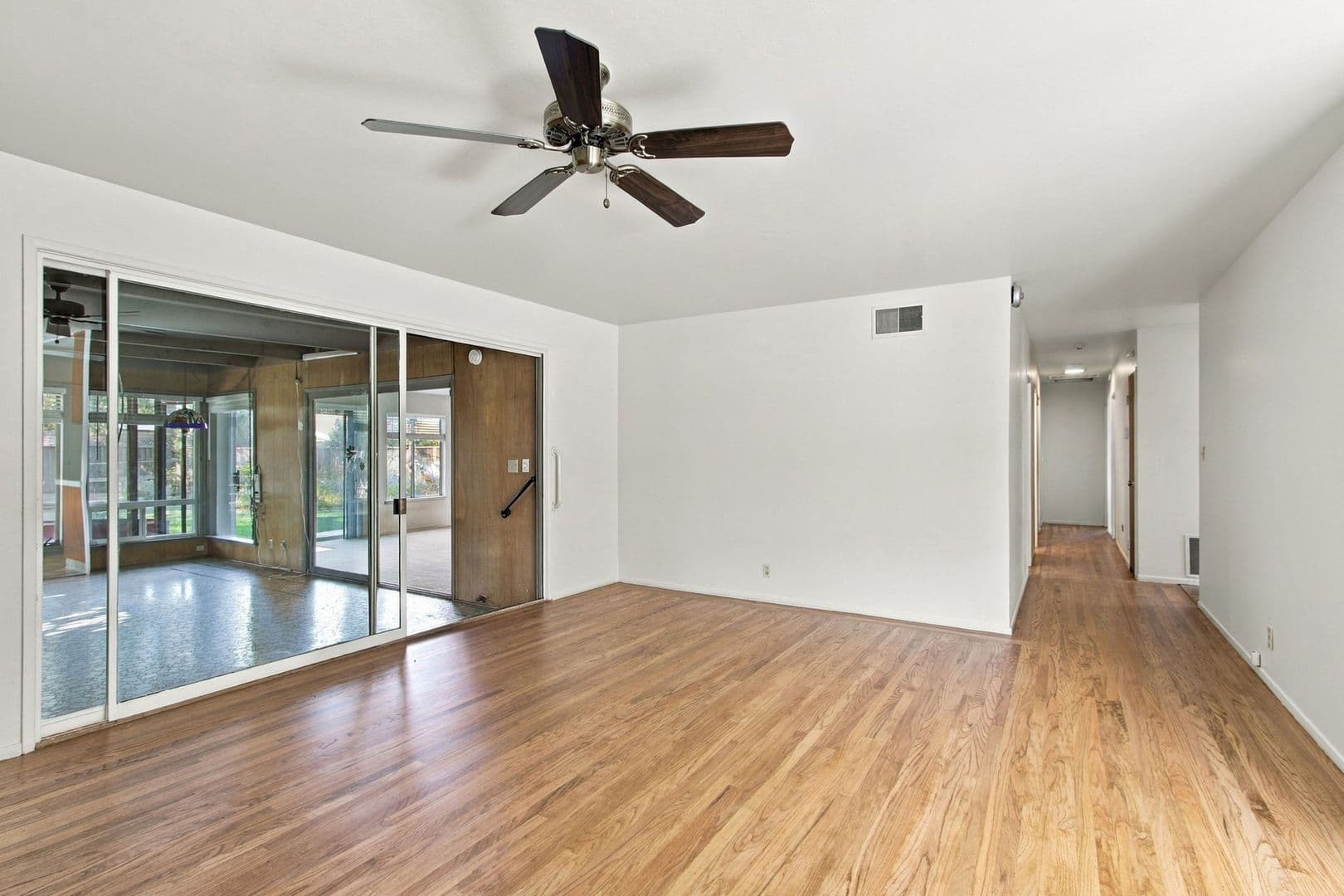 Santa Clara House: 160 Kit Carson Ct