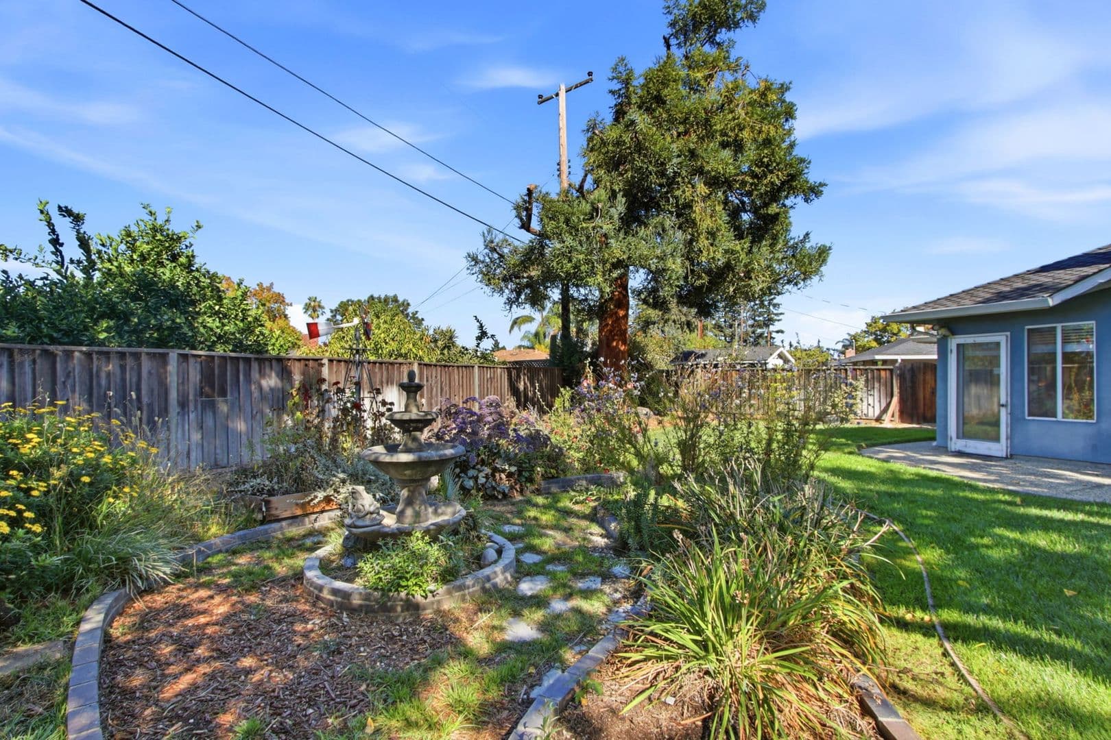 Santa Clara House: 160 Kit Carson Ct