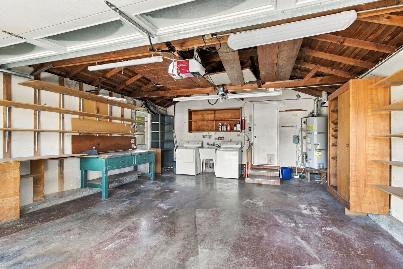 Santa Clara House: 160 Kit Carson Ct