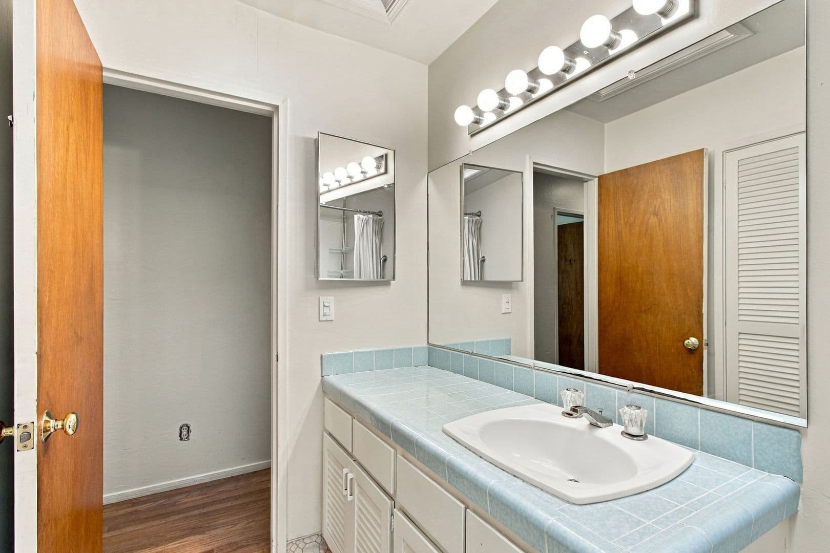 Santa Clara House: 160 Kit Carson Ct