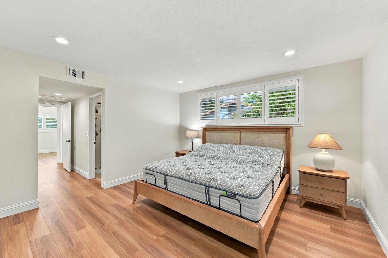 Sunnyvale House: 843 Azure St