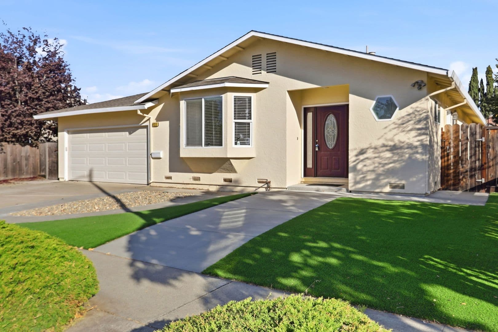 Sunnyvale House: 927 Iris Ave.