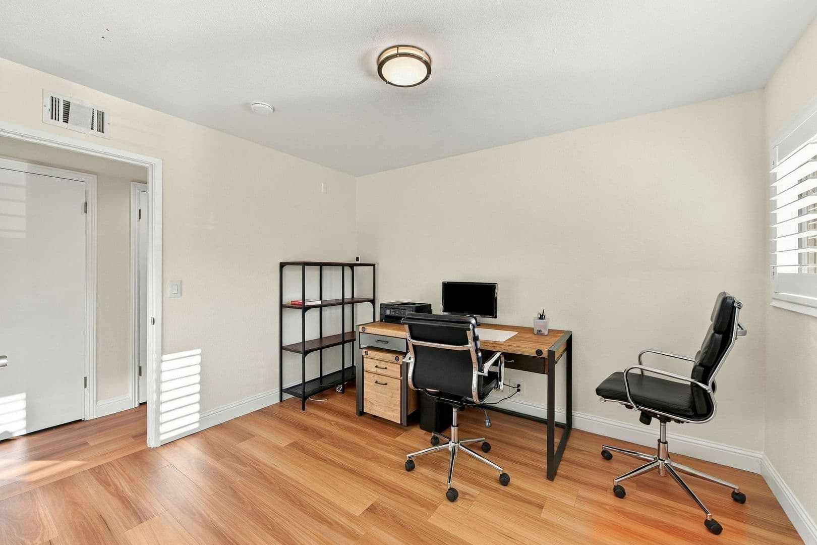 Sunnyvale House: 843 Azure St