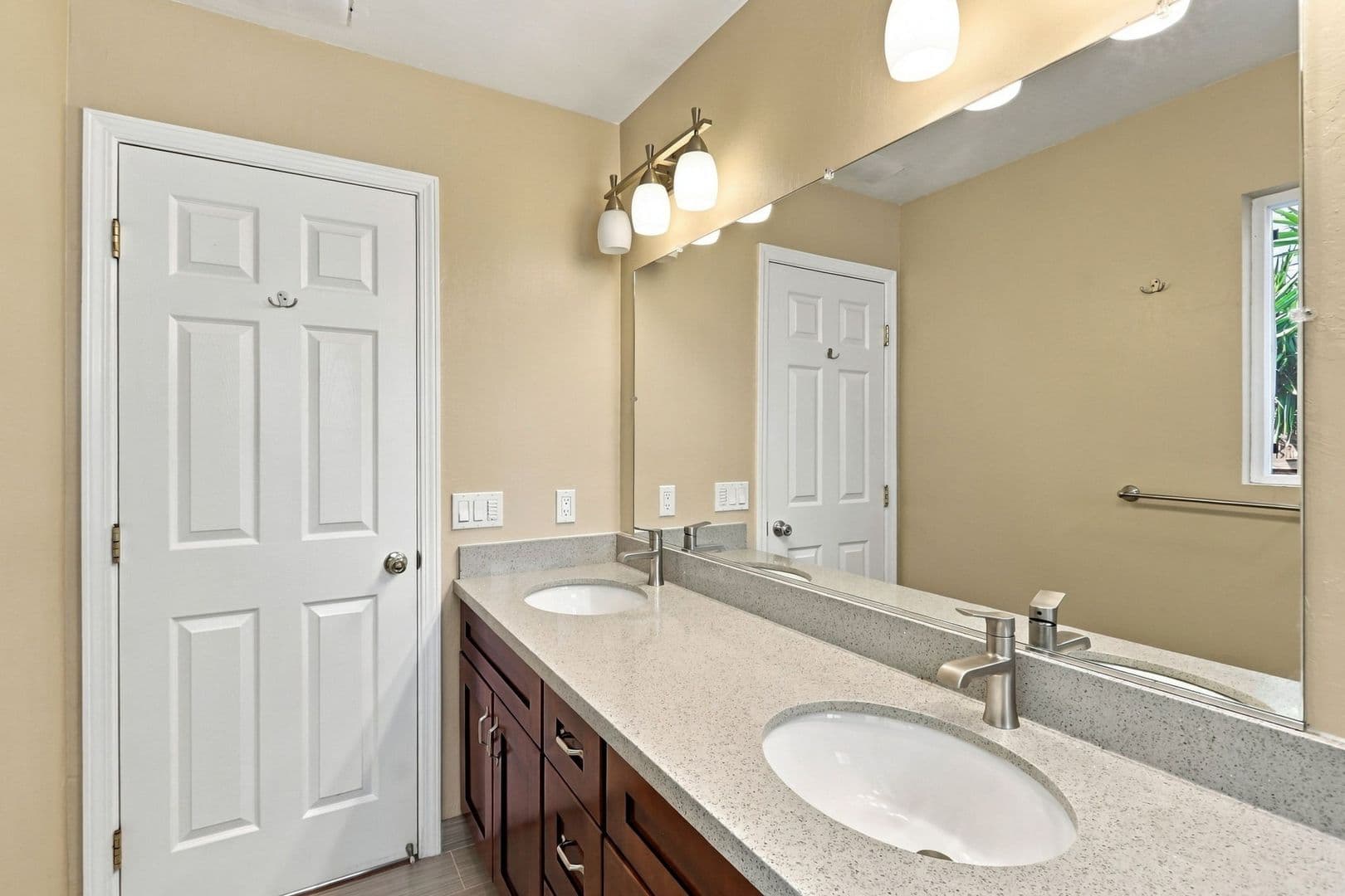 Sunnyvale House: 927 Iris Ave.