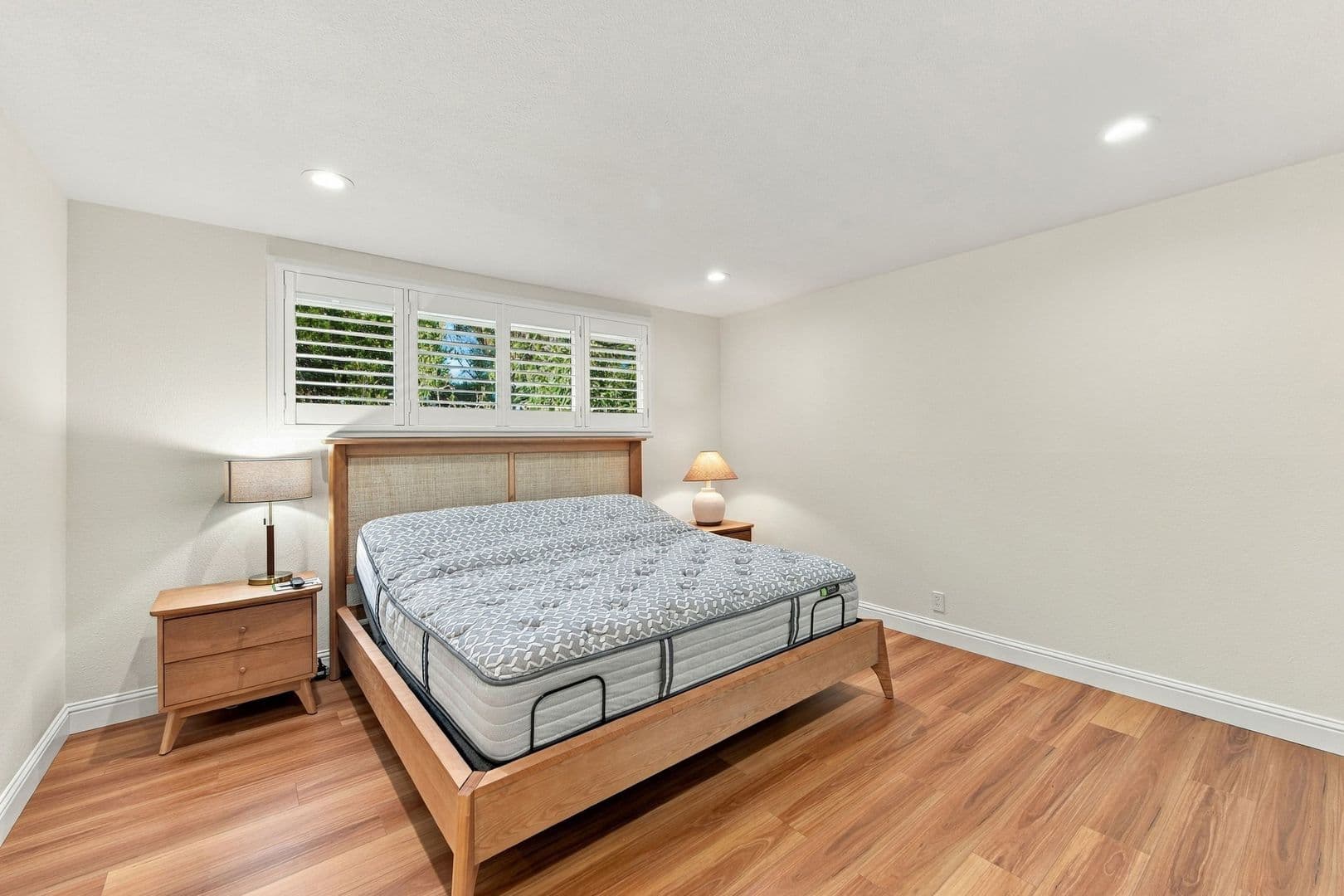 Sunnyvale House: 843 Azure St