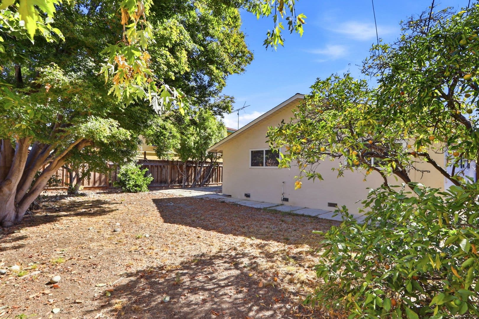 Sunnyvale House: 931 Larkspur Ave