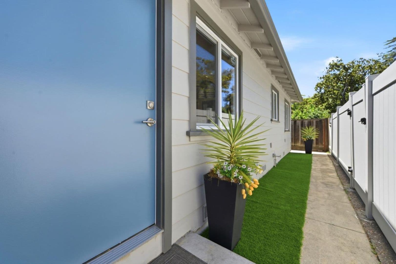 Palo Alto House: 150 Middlefield Rd.,