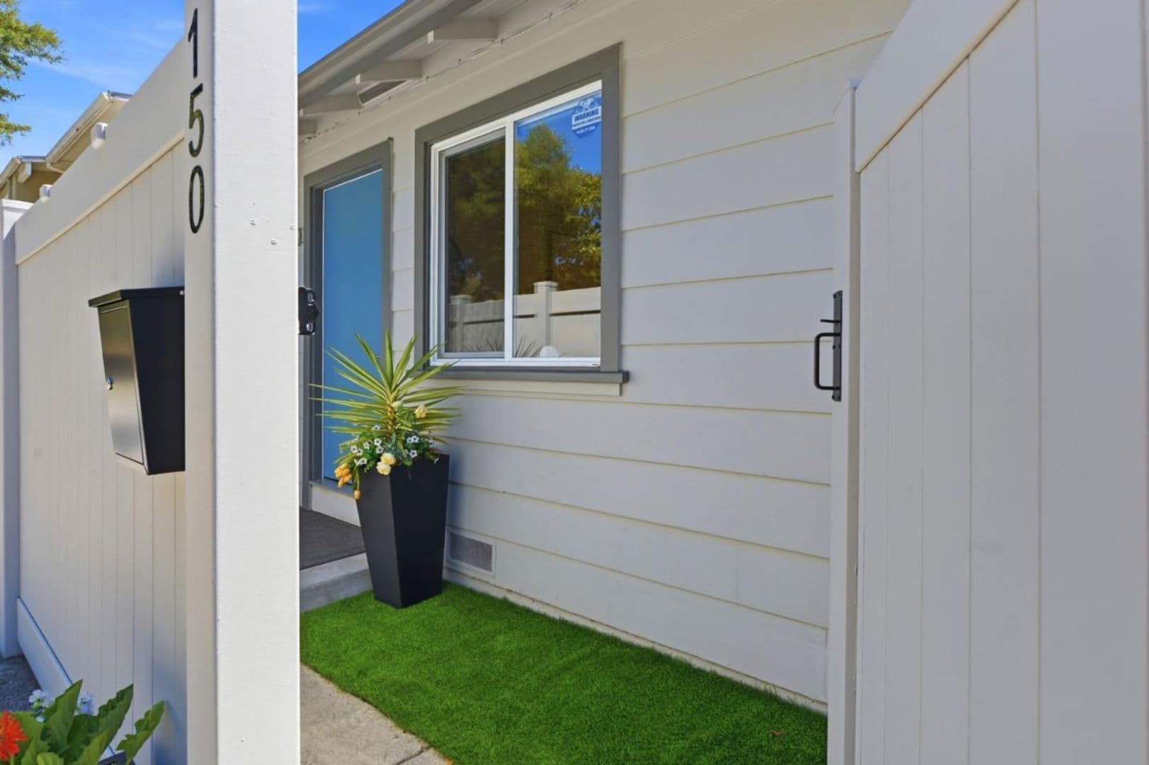 Palo Alto House: 150 Middlefield Rd.,