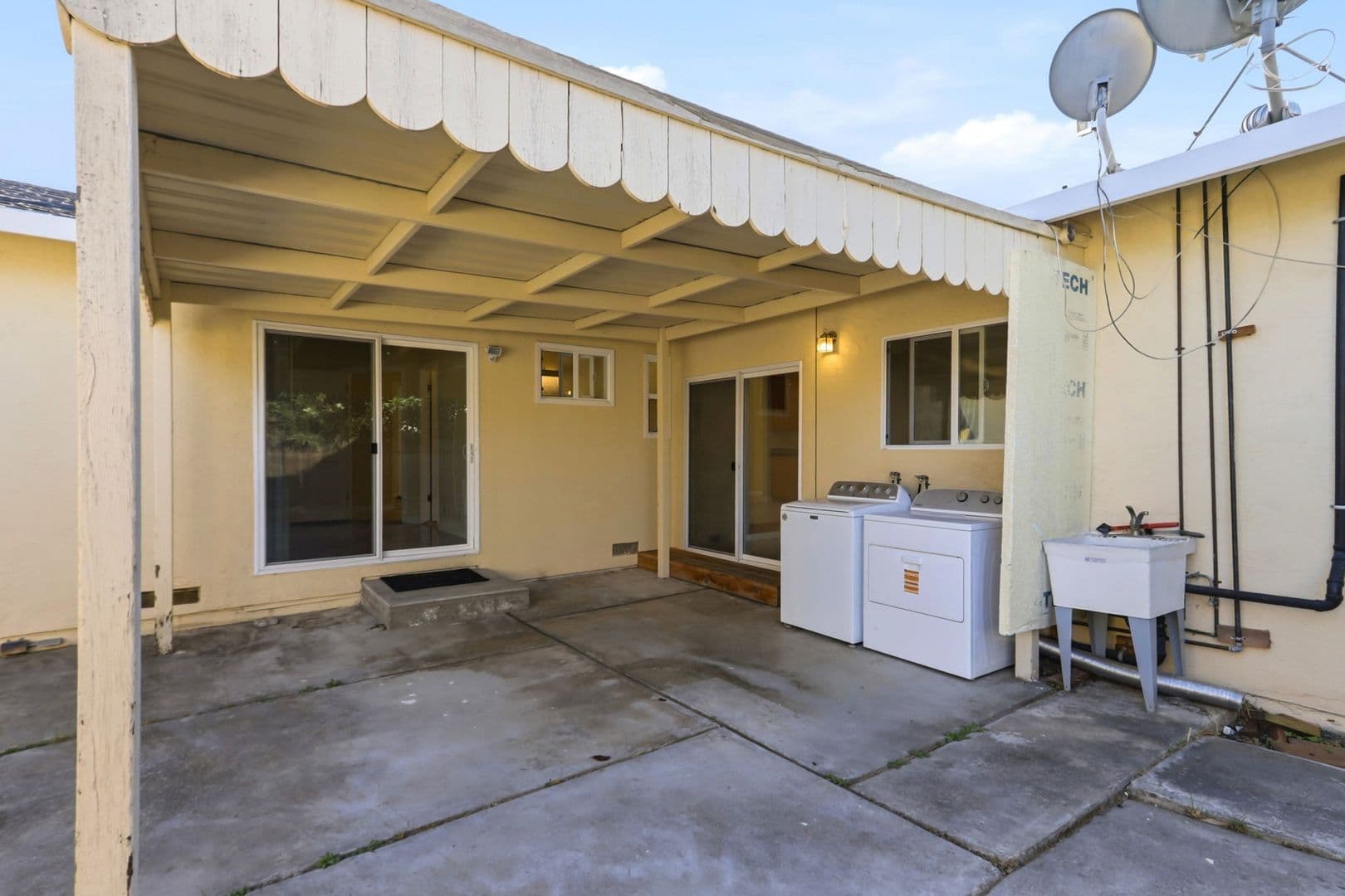 Sunnyvale House: 927 Iris Ave.