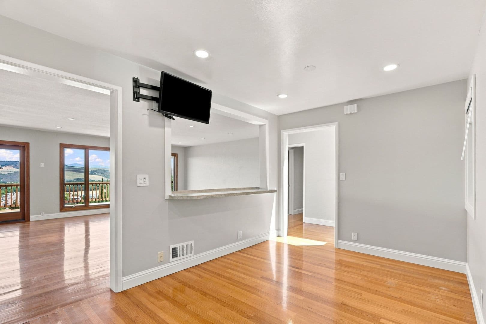 San Jose House: 19563 Almaden Rd