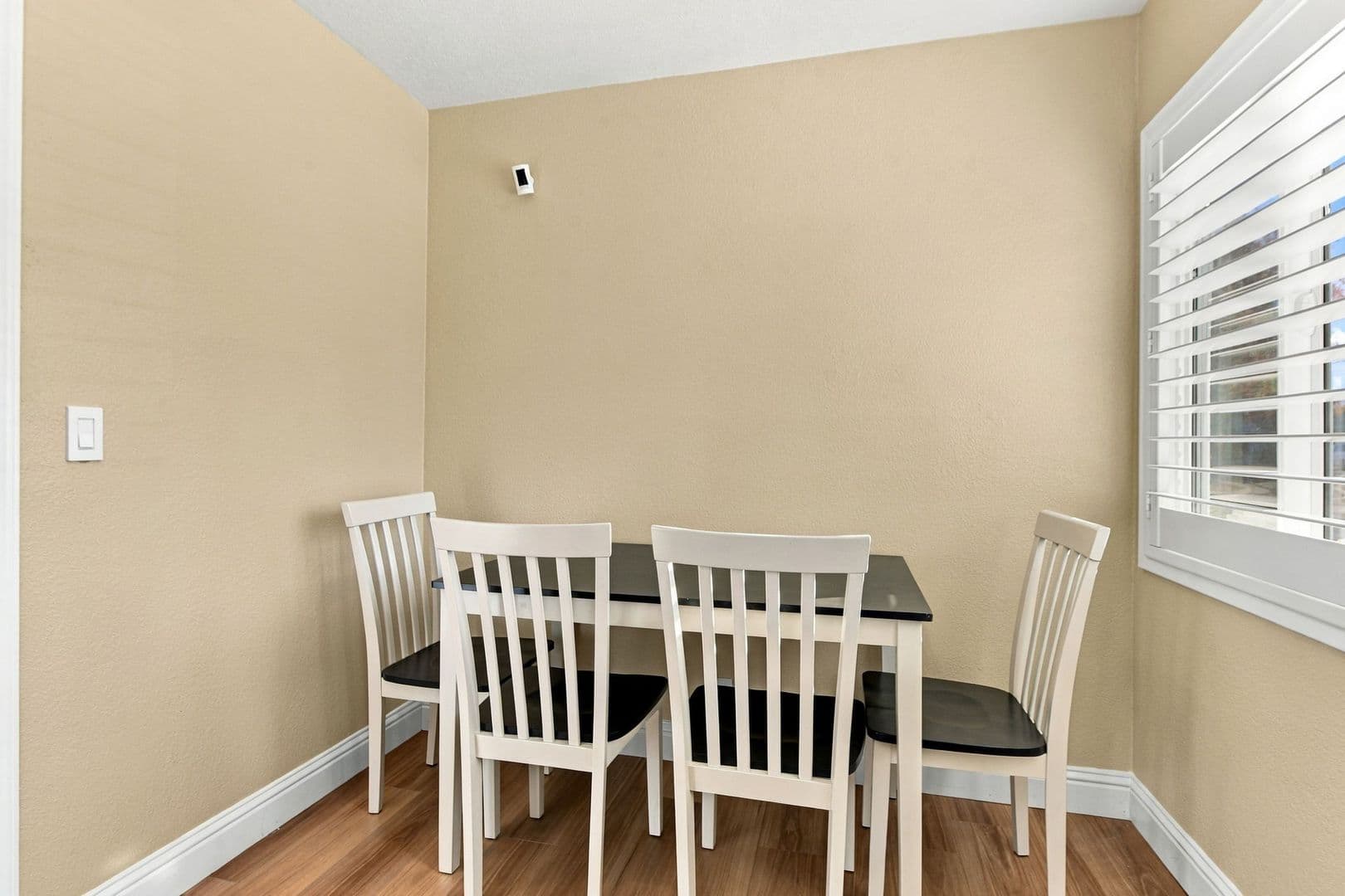 Sunnyvale House: 843 Azure St