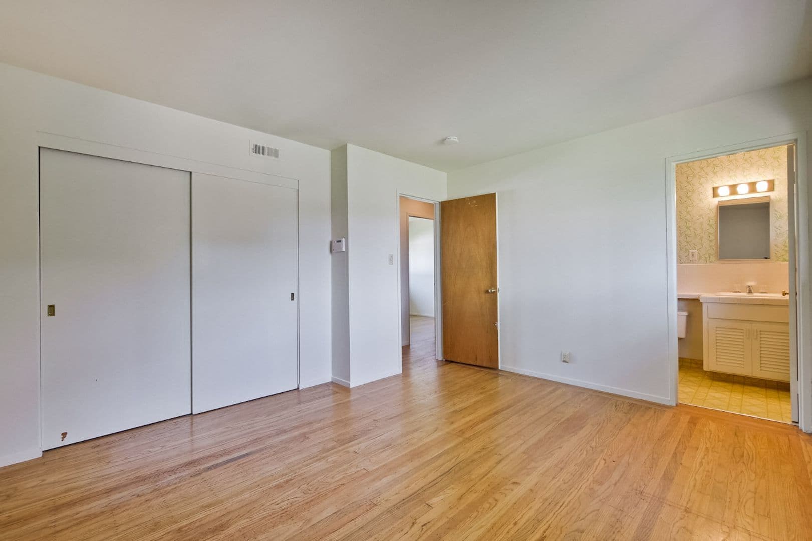Santa Clara House: 160 Kit Carson Ct