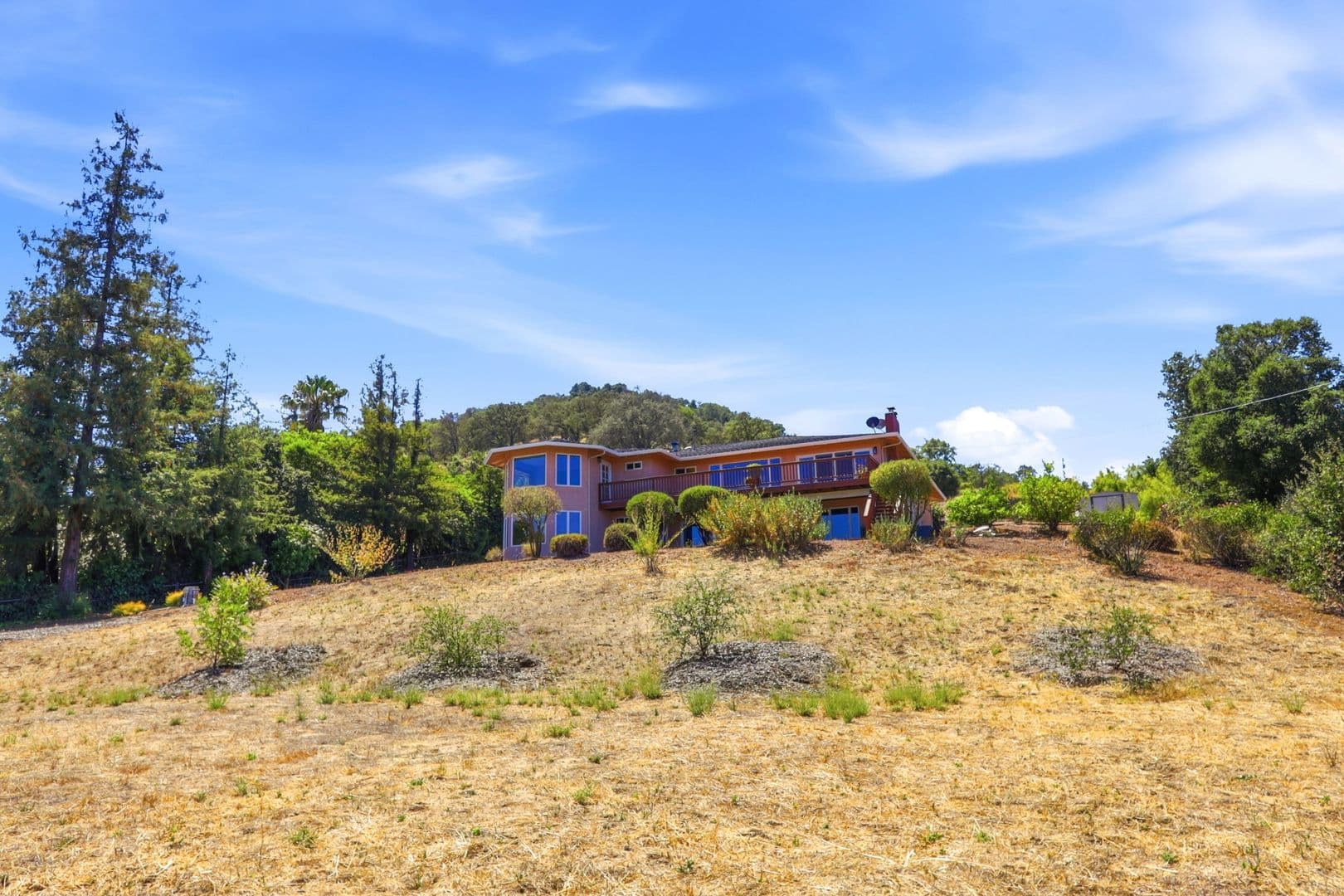 San Jose House: 19563 Almaden Rd