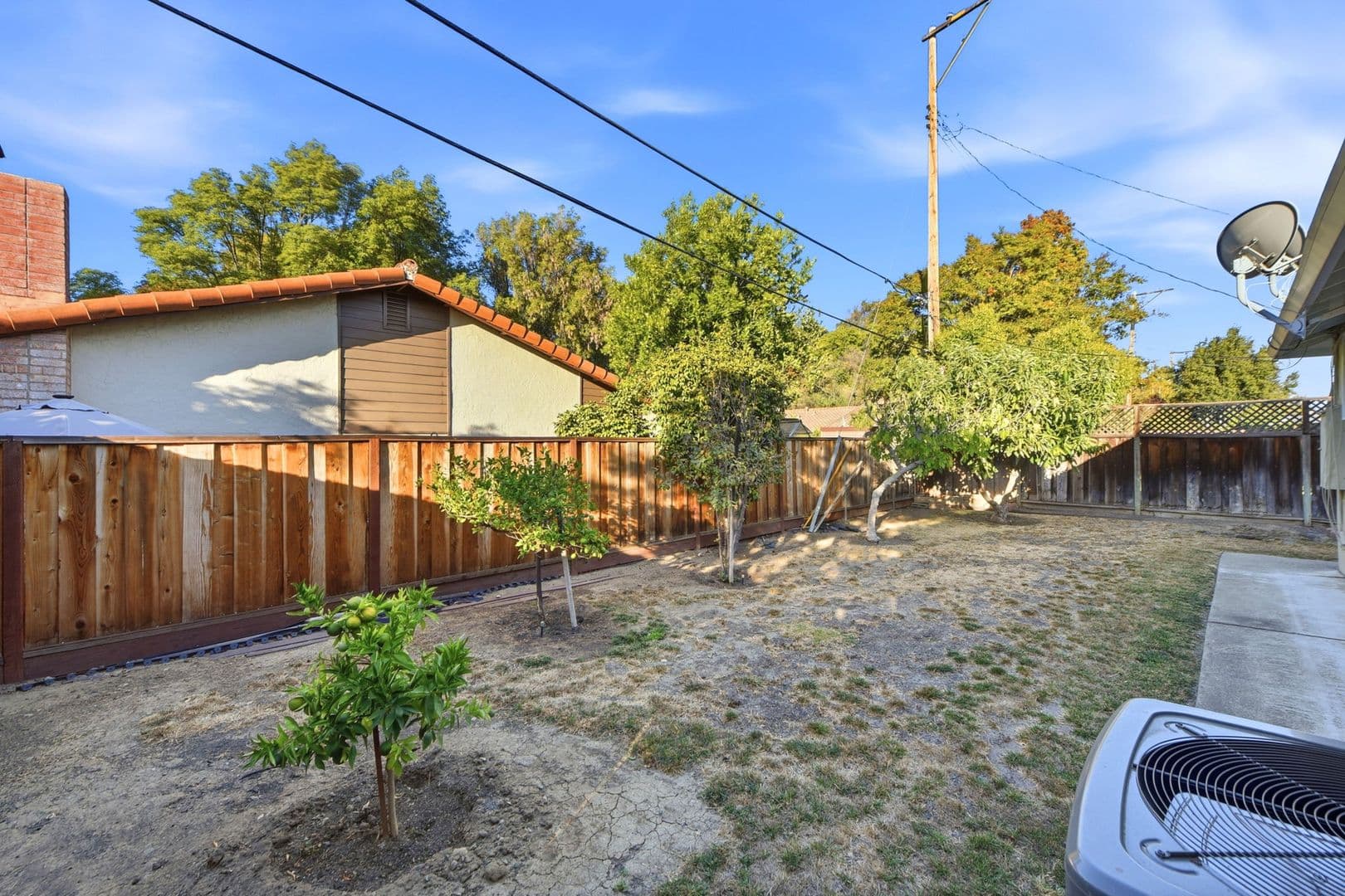 Sunnyvale House: 843 Azure St