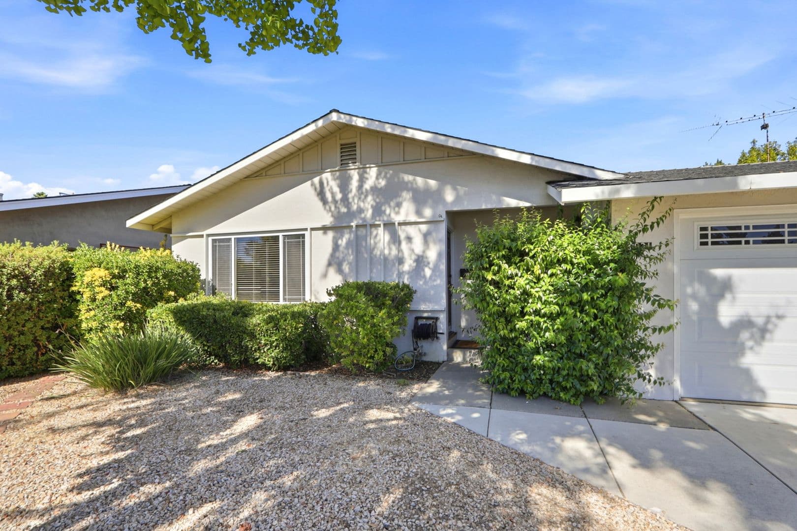 Sunnyvale House: 931 Larkspur Ave
