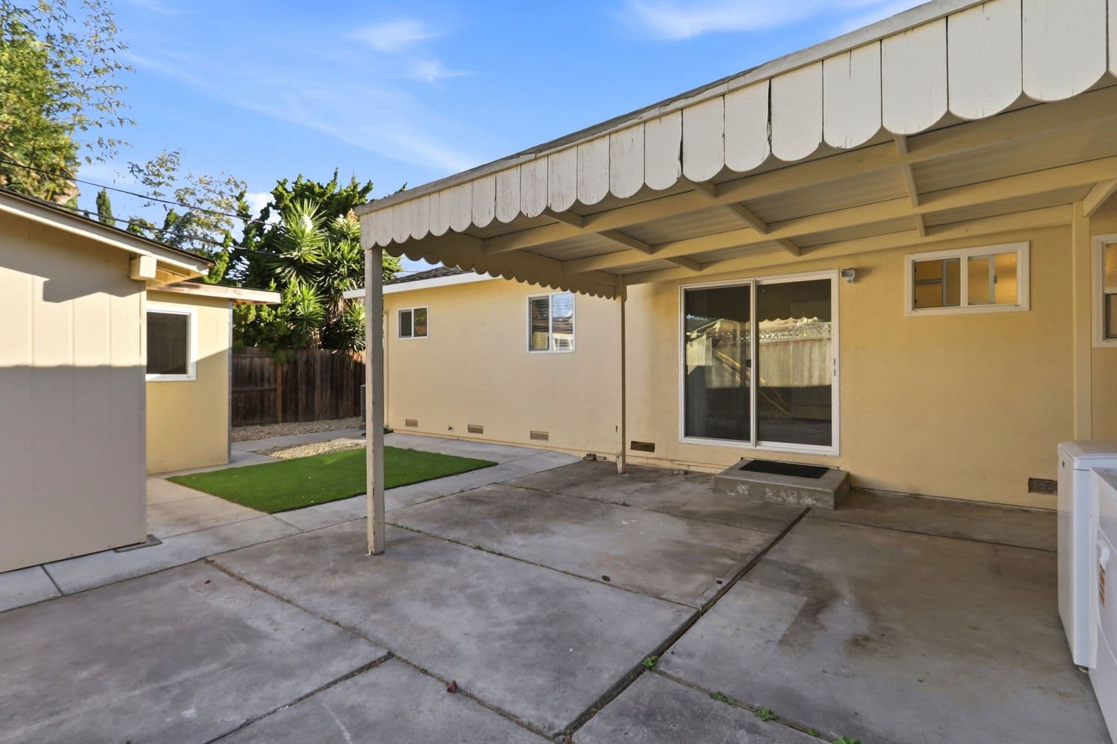 Sunnyvale House: 927 Iris Ave.