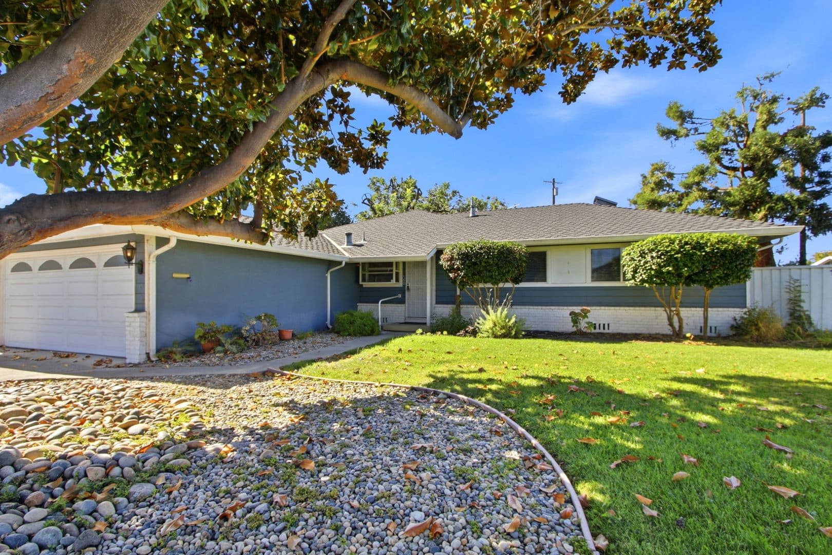 Santa Clara House: 160 Kit Carson Ct