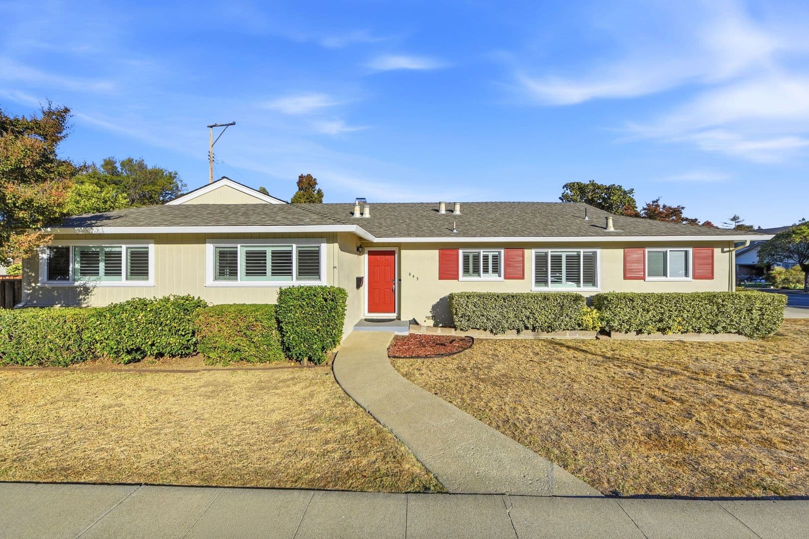 Sunnyvale House: 843 Azure St
