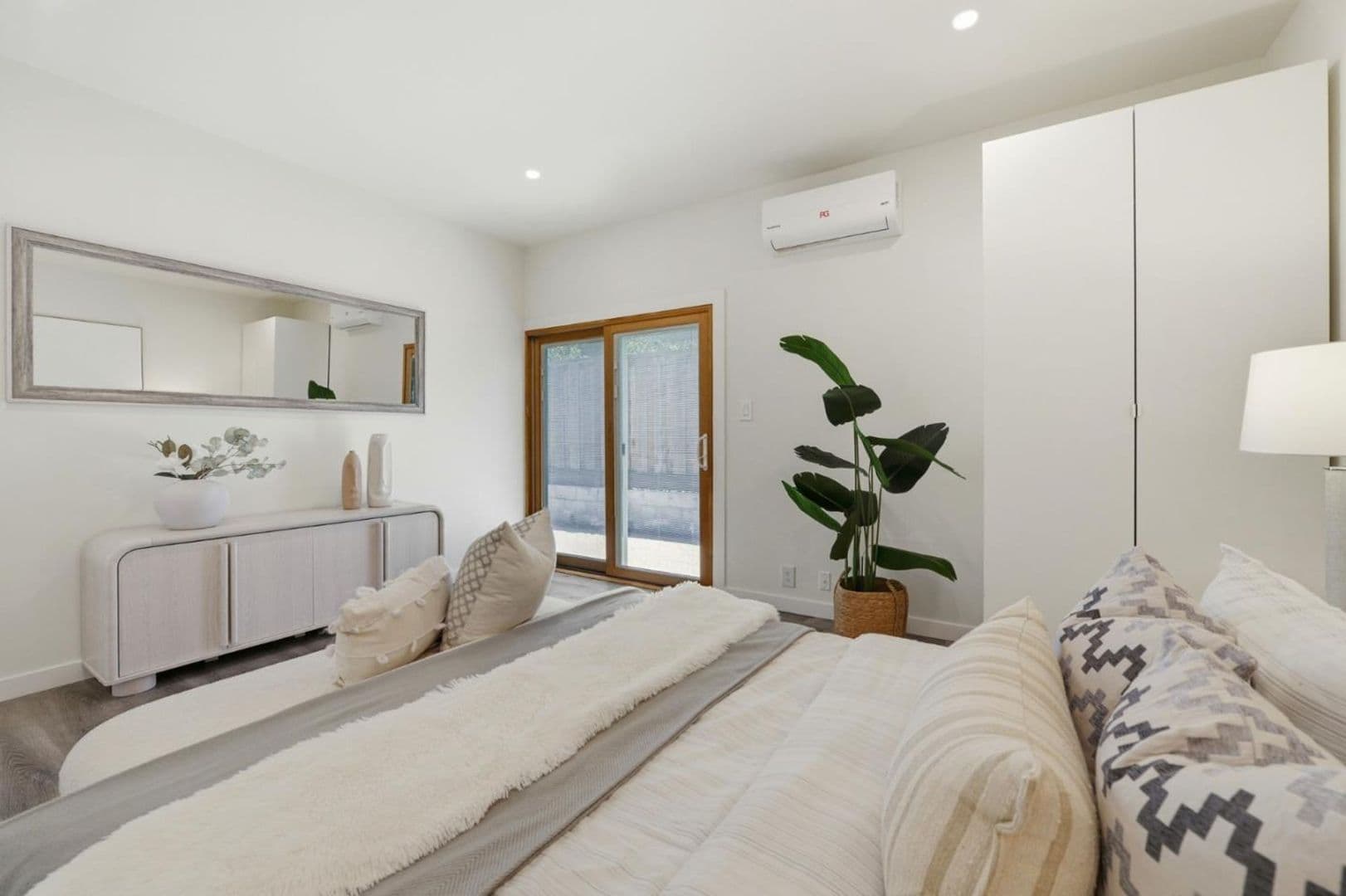 Palo Alto House: 150 Middlefield Rd.,