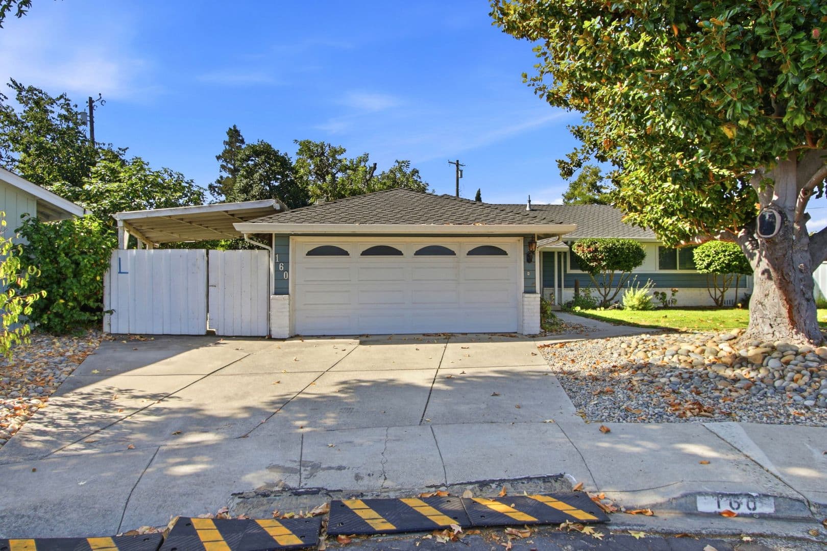 Santa Clara House: 160 Kit Carson Ct