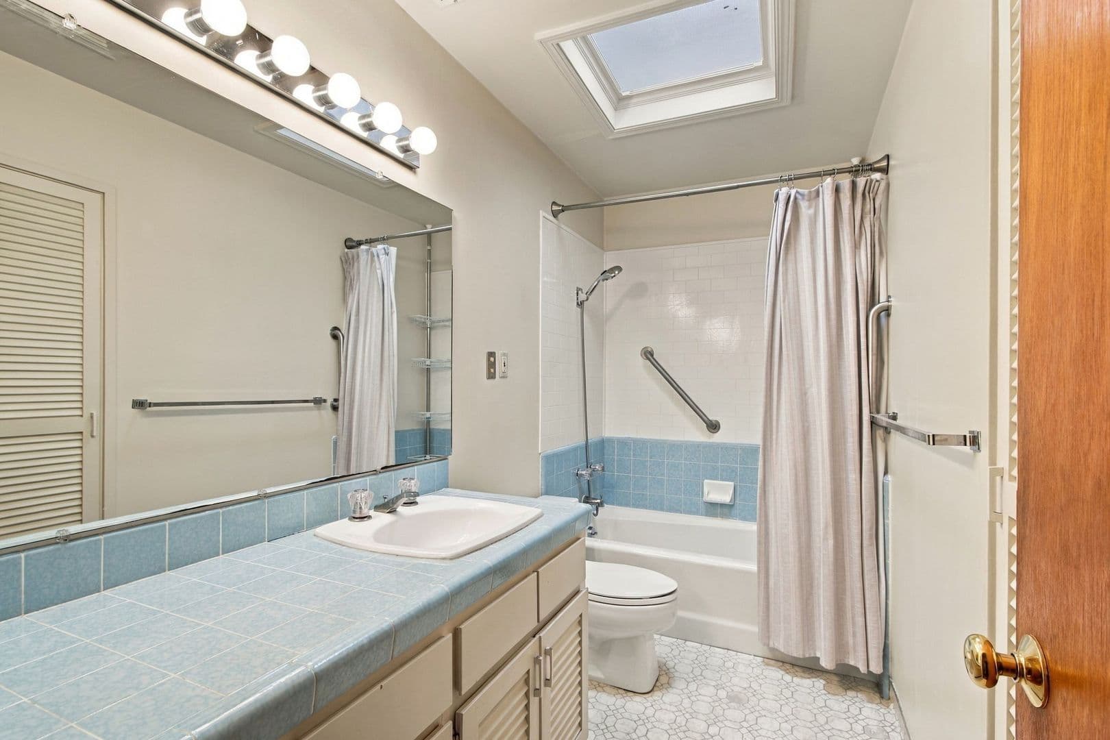 Santa Clara House: 160 Kit Carson Ct