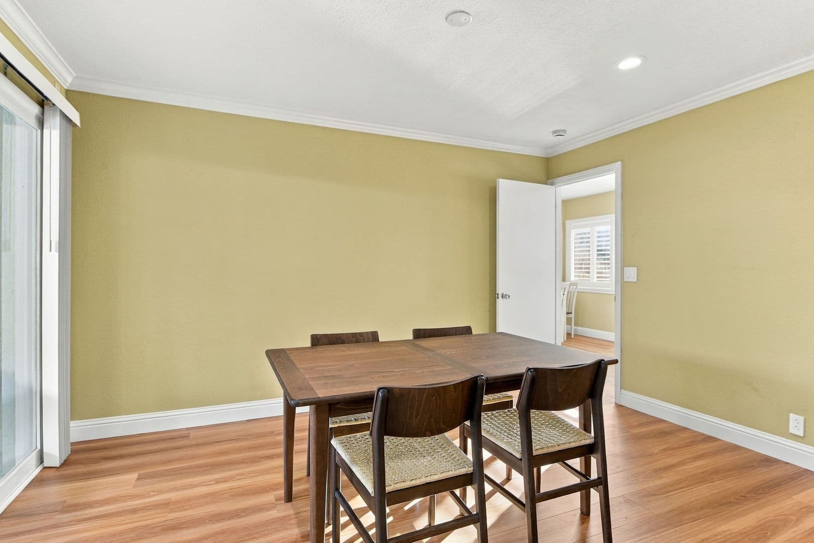 Sunnyvale House: 843 Azure St